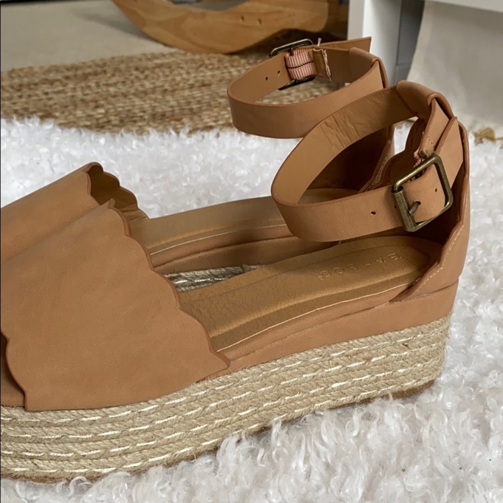 BAMBOO Platform Scalloped Espadrilles NWOT 7 - Picture 3 of 5